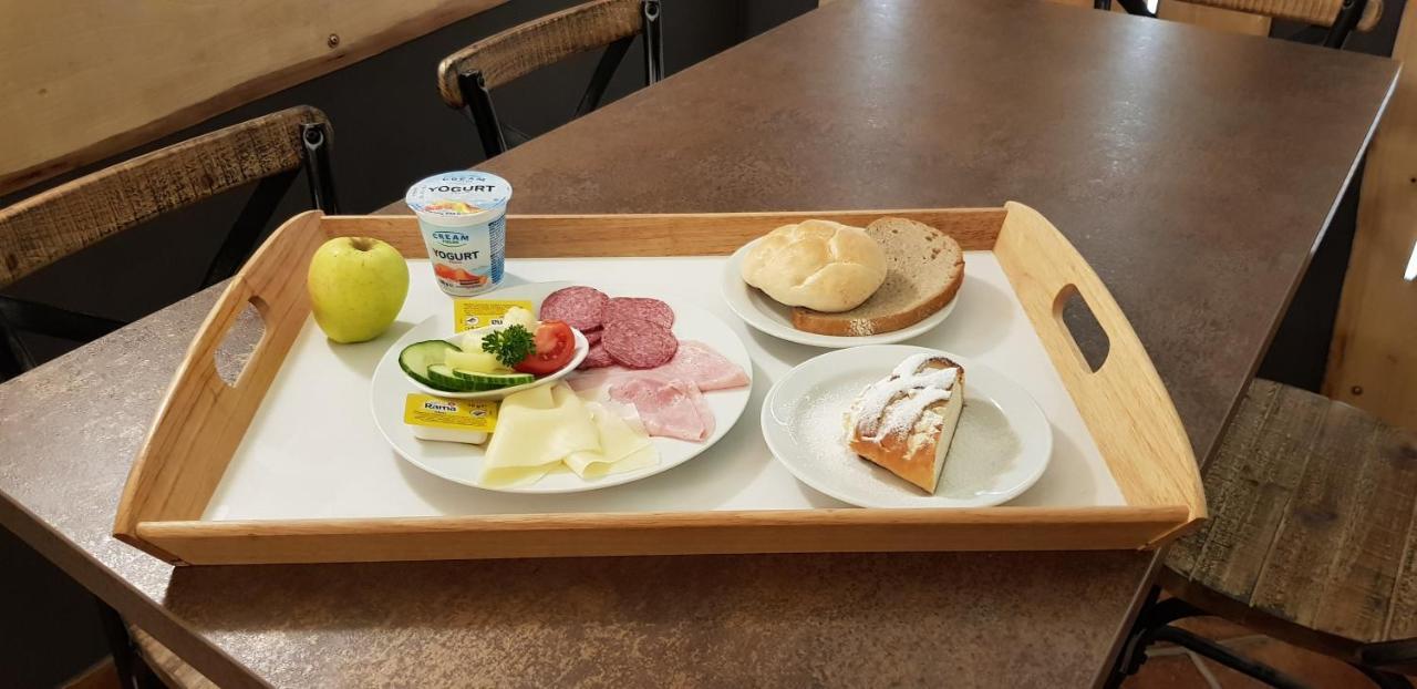 Pension & Restaurace Na Rychte Prag Eksteriør billede